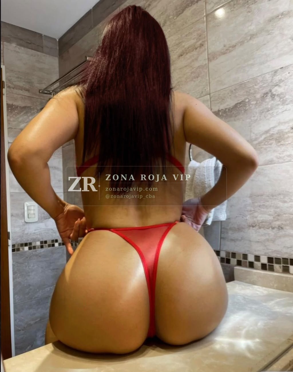 zara tetona divina con hermosas curvas